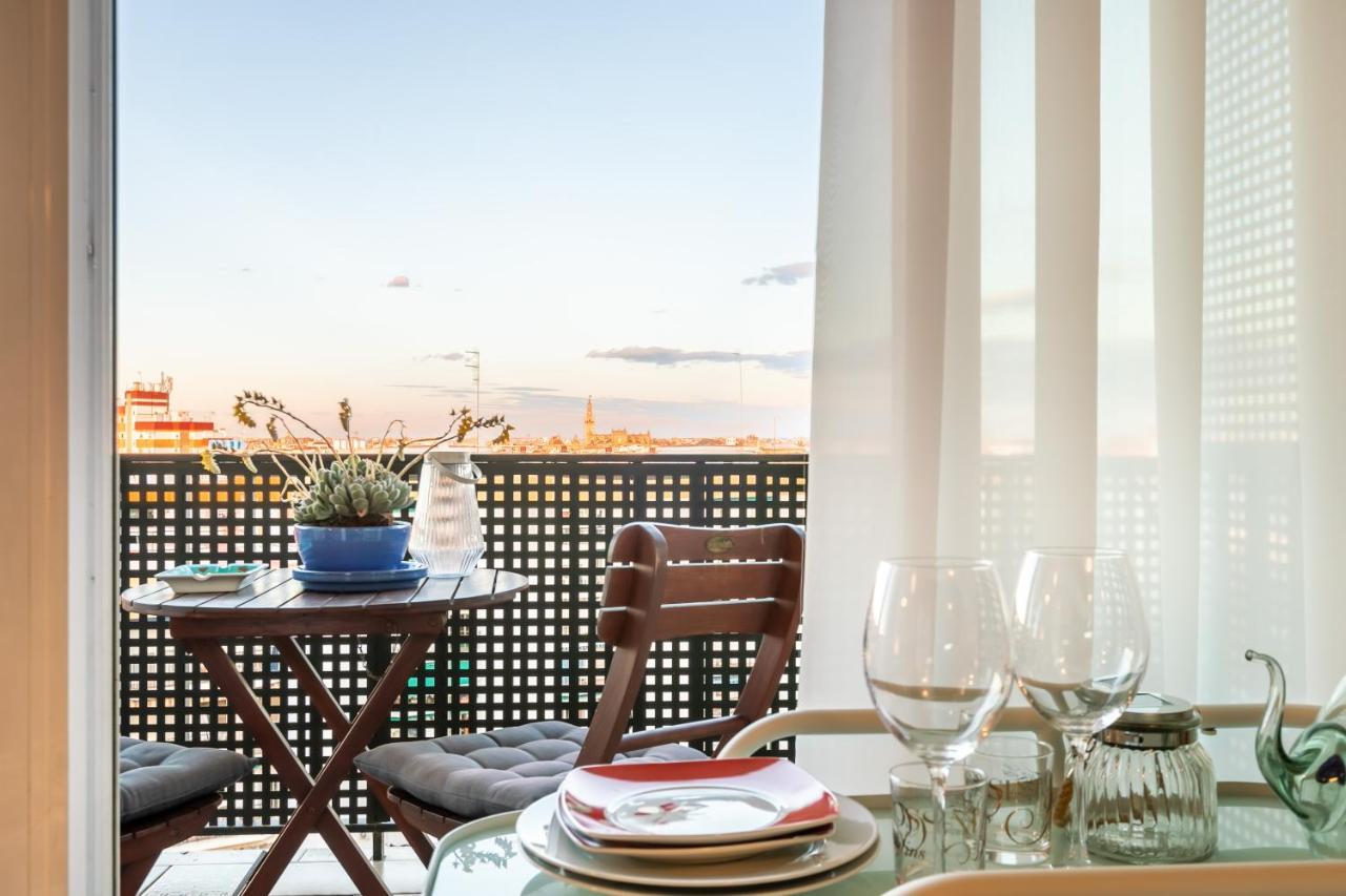 세비야 Apartamento Desde El Cielo De Triana 아파트 외부 사진